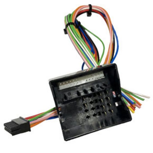 Picture of Crux 2004-08 Radio Replacement w/SWC Retention, Select Mercd